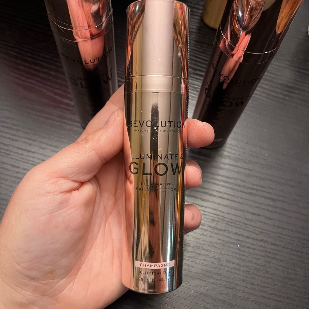 Revolution Illuminate Glow Skin Perfector - Champagne